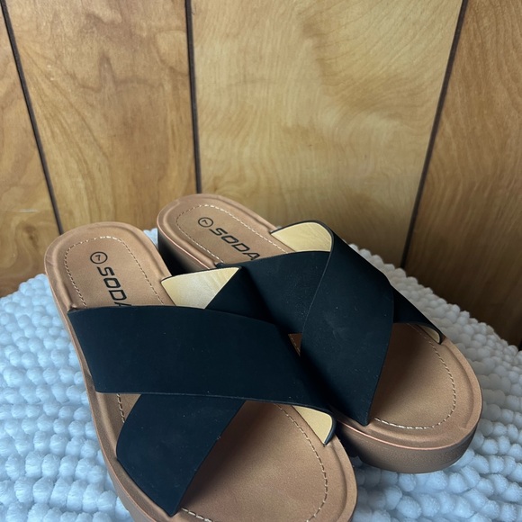 Soda Shoes - Soda Women's Black and Tan Cross Strap Sandals